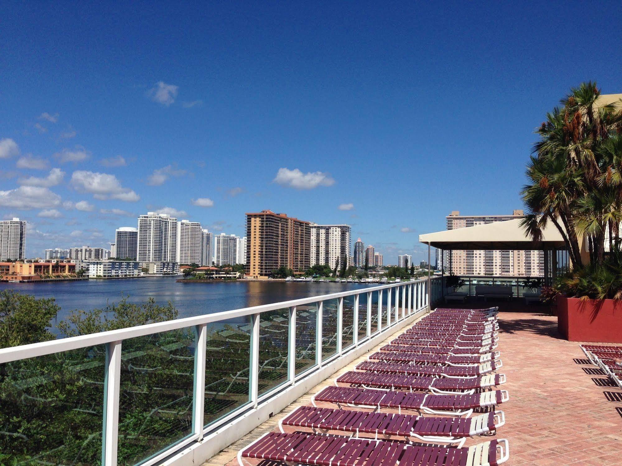 Miami Waterfront Apartments Санни Айлес Экстерьер фото