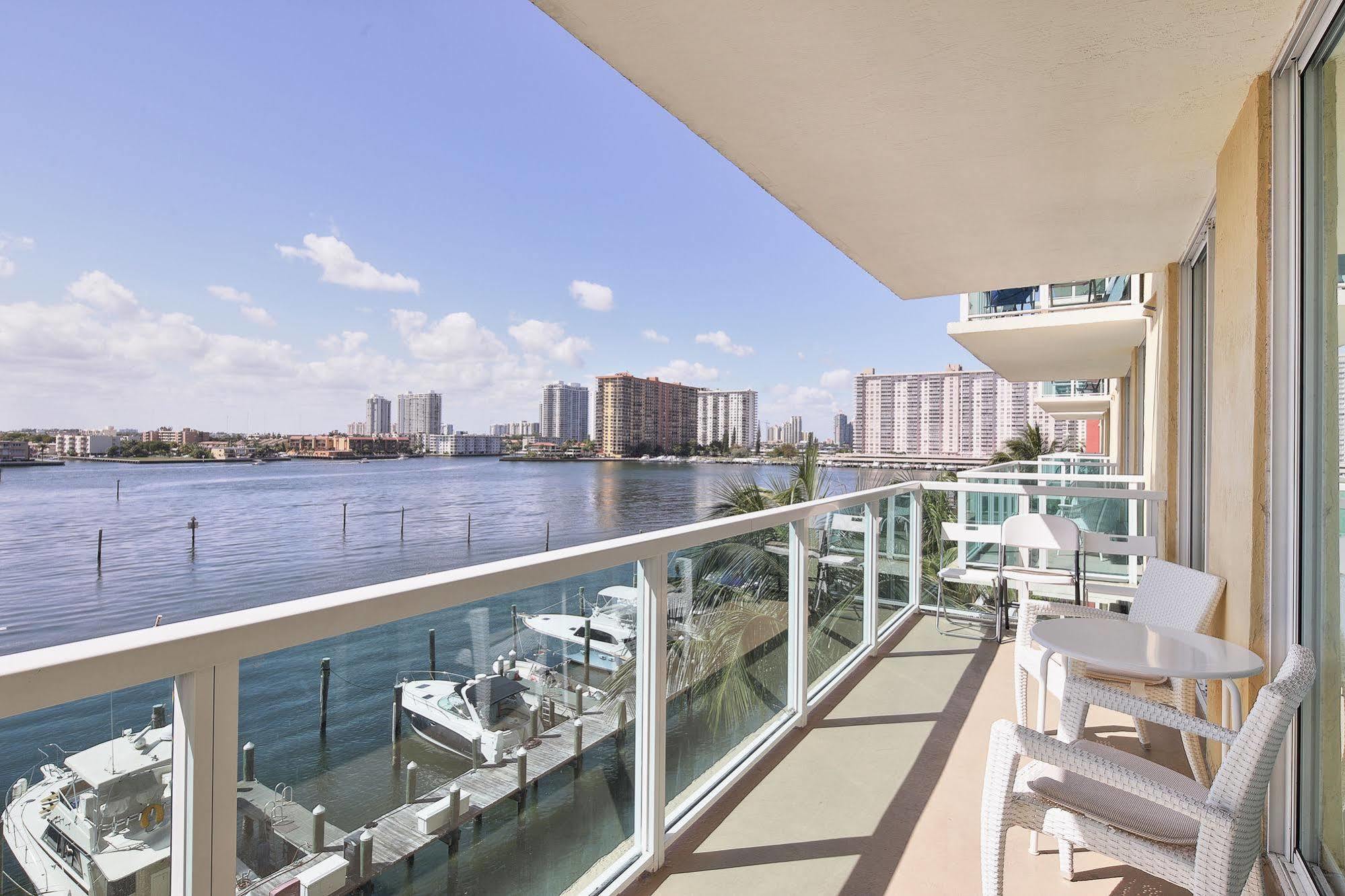 Miami Waterfront Apartments Санни Айлес Экстерьер фото